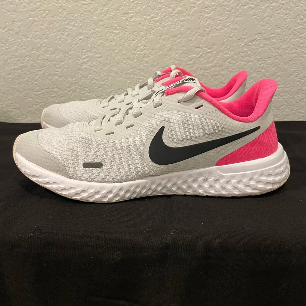 NIKE REVOLUTION LOW TRAINERS YOUTH SHOES‎ GREY & BRIGHT PINK SIZE 7Y / 9W